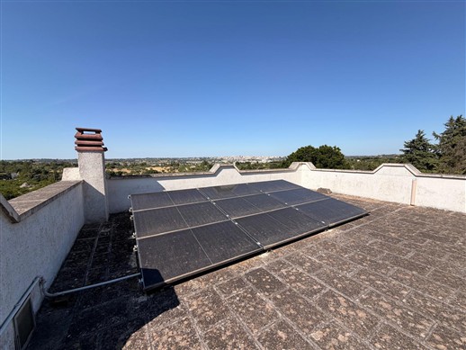 Villa Panoramica In Buone Condizioni Con Trullo Comunicante.
